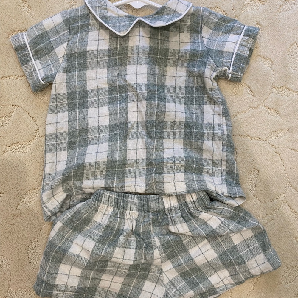 The Oaks Apparel lot Boys 18 months short sets EUC